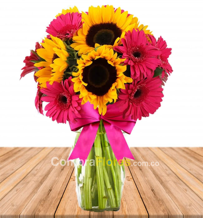 Cristal con  garberas y girasoles dia de la mujer